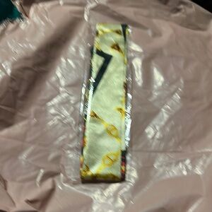 White and Yellow Patterned Twilly